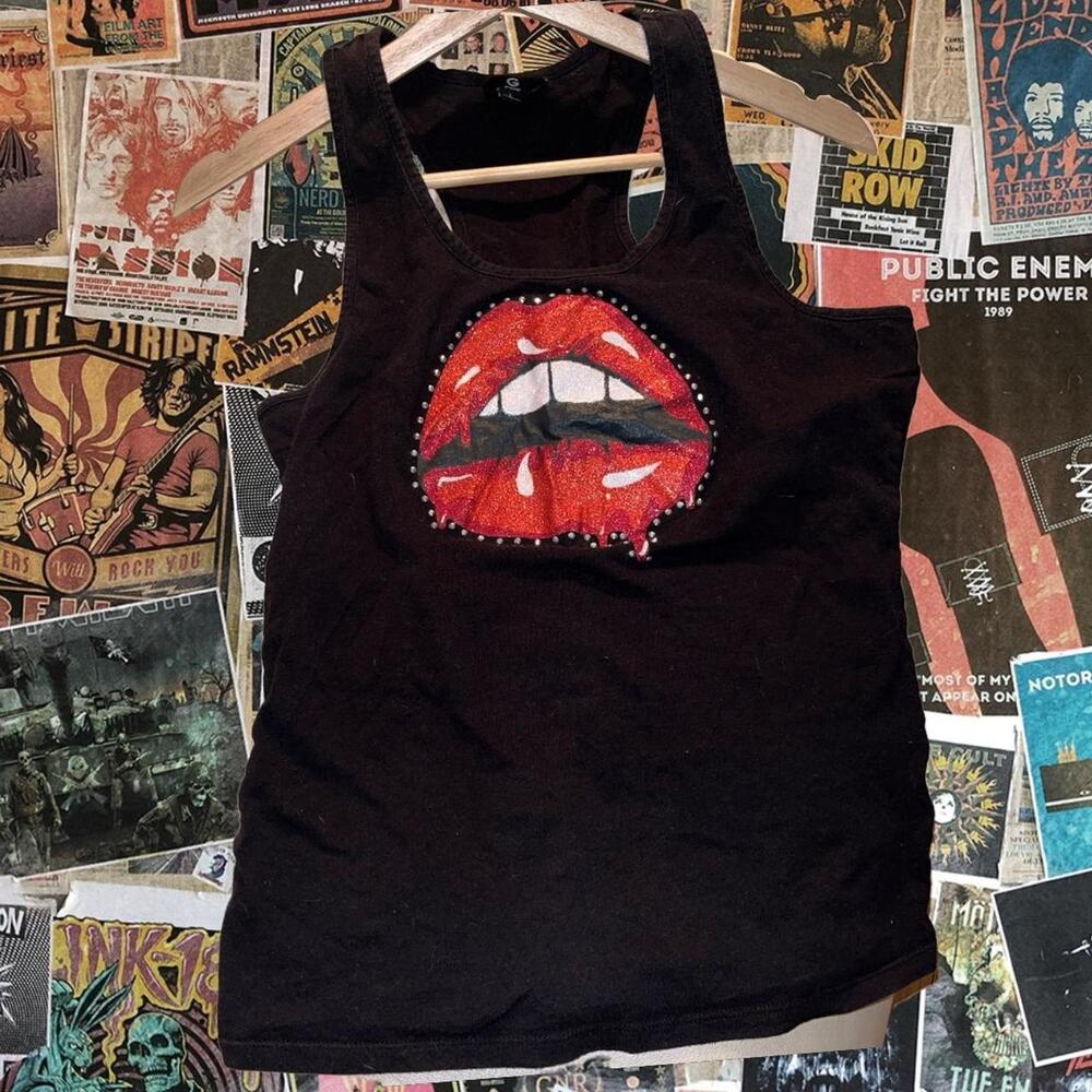 Vintage lips graphic black tank top